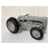 1/16 Ertl 1985 Ford 9N Tractor