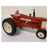 1/16 Ertl McCormick Farmall 350 Tractor