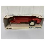 1/16 Ertl Deluxe Spreader IH Colors
