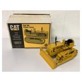 1/16 Gilson Riecke CAT D4 Crawler Tractor/Box