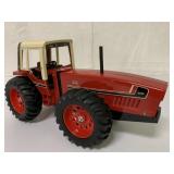 1/16 Ertl International Harvester 3588 2+2 Tractor