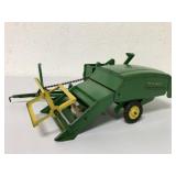 1/16 John Deere 30 Pull-Type Combine