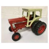 1/16 International Farmall 1466 Tractor