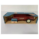 1/16 International Harvester Spreader in Blue Box