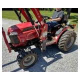 Mahindra 26XLT 4wd Tractor w/ loader
