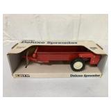 1/16 Ertl Deluxe Spreader