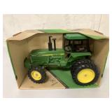 1/16 Ertl John Deere MFWD Row-Crop Tractor