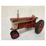 1/16 McCormick Farmall 460 Tractor
