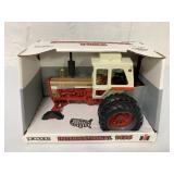 1/16 Ertl International 1456 Tractor