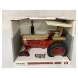 1/16 Ertl International 826 Tractor