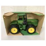 1/16 Ertl John Deere 8650 4-Wheel-Drive Tractor