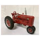 1/16 IH McCormick Farmall Super M-TA Tractor