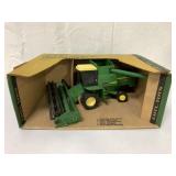 1/16 Ertl John Deere Titan Combine