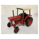 1/16 Ertl International 886 Tractor