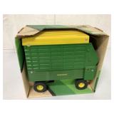 1/16 Ertl John Deere Forage Wagon