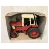 1/16 Ertl International 1586 Tractor w/ Cab