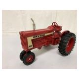 1/16 Ertl McCormick Farmall 806 Tractor