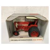1/16 Ertl International Hydro 100 ROPS Tractor