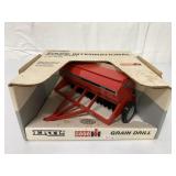 1/16 Ertl Case International 5100 Grain Drill