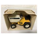 1/16 Ertl Cub Cadet Lawn & Garden Tractor