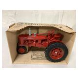 1/16 Ertl Farmall H Tractor
