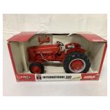 1/16 Ertl International 300 Utility Tractor