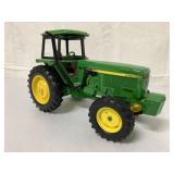 1/16 John Deere 4760 Tractor