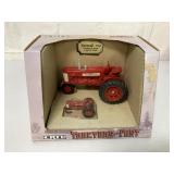1/16 Ertl Farmall 350 Tractor Tractors of the Past