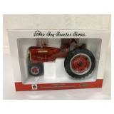 1/16 Ertl IH McCormick Farmall 230 Tractor