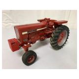 1/16 Ertl Farmall 656 Tractor