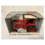 1/16 Ertl International 1066 ROPS Tractor