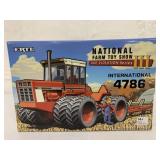 1/32 Ertl International 4786 in box