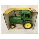 1/16 Ertl John Deere Generation II Tractor