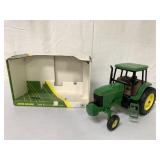 1/16 Ertl John Deere 7600 Row Crop Tractor