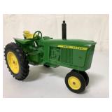 1/16 John Deere Tractor