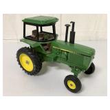 1/16 Ertl John Deere Tractor