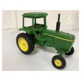 1/16 Ertl John Deere Tractor