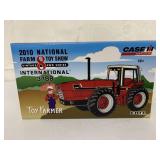 1/32 Ertl International 2+2 3788 Tractor in box