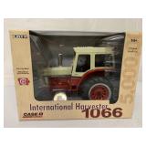1/16 Ertl International Harvester 1066 in box