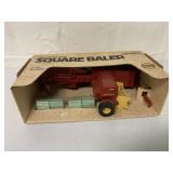 1/16 Ertl New Holland Square Baler in box