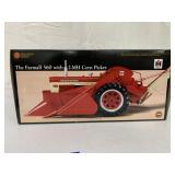 1/16 Farmall 560 with 2-MH Corn Picker in box
