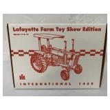 1/16 Ertl International 1468 Tractor in box