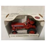 1/16 Ertl International Cub Tractor in box