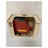 1/16 Ertl New Holland Round Baler in box