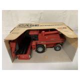1/32 Ertl Case International Combine in box