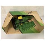 1/24 Ertl John Deere Combine in box
