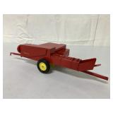 1/16 Ertl New Holland Square Hay Baler