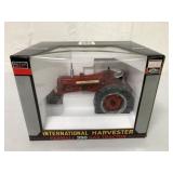 1/16 IH Harvester Farmall 350 Gas Tractor