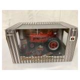 1/16 Restoration Tractor Farmall M/Accessories