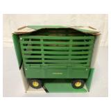 1/16 Ertl John Deere Bale Throw Wagon